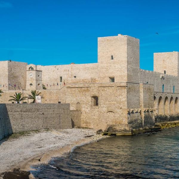 Castello_svevo_di_trani.jpg