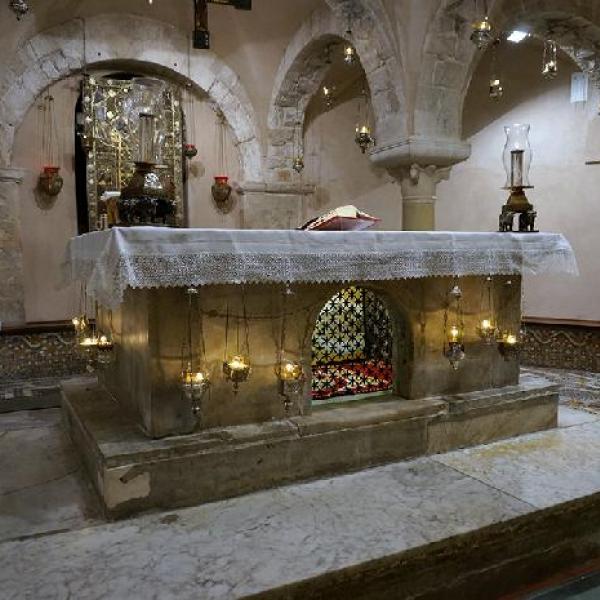 Tomba San Nicola.jpg